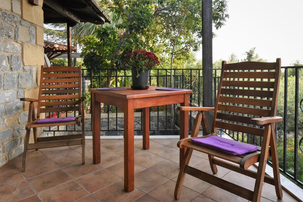 Villa Onar A Stone House With Amazing View Stoúpa Exterior photo