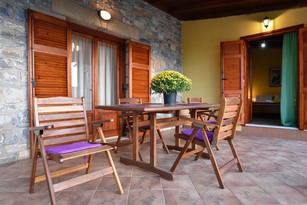 Villa Onar A Stone House With Amazing View Stoúpa Exterior photo