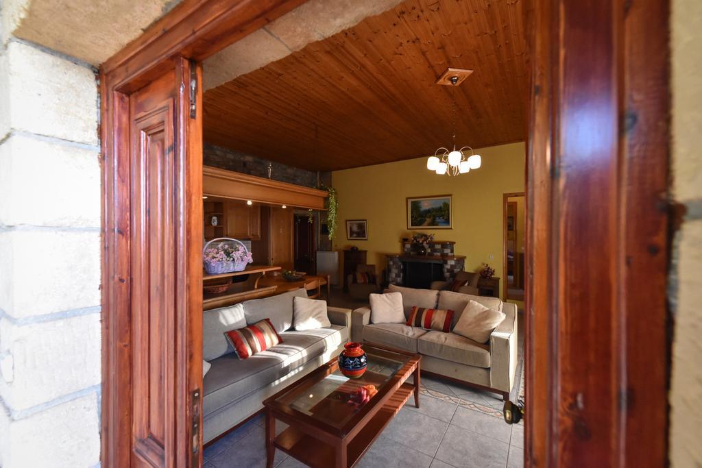 Villa Onar A Stone House With Amazing View Stoúpa Exterior photo