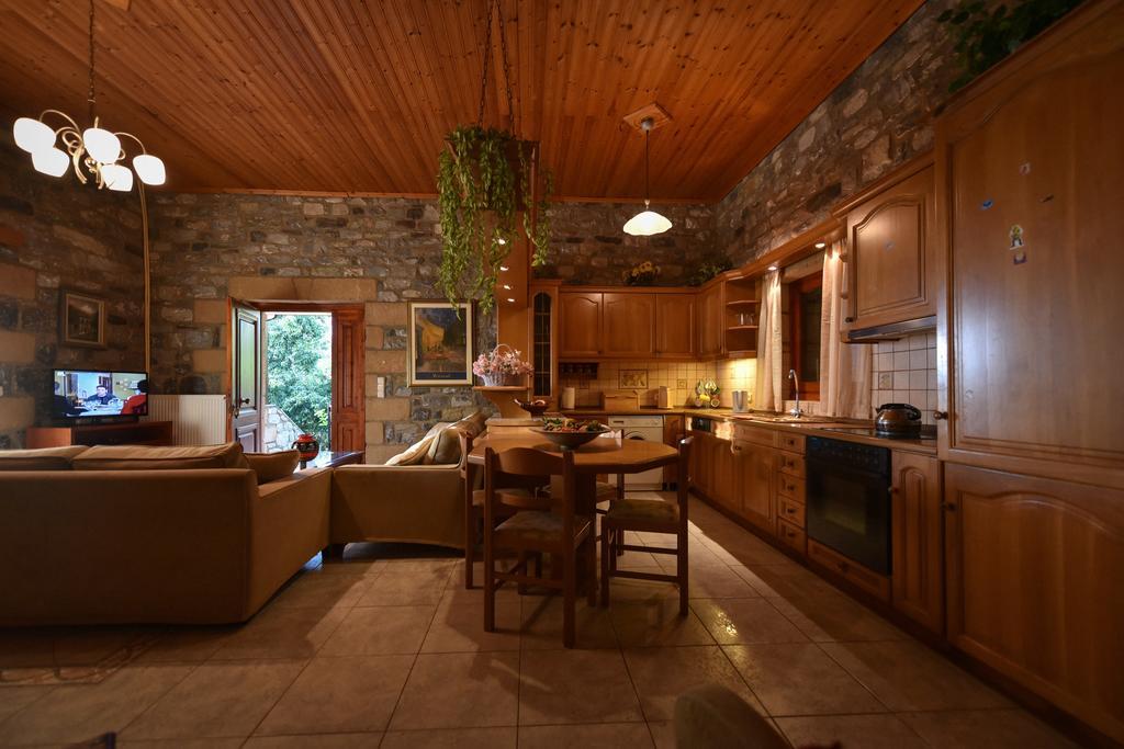 Villa Onar A Stone House With Amazing View Stoúpa Exterior photo