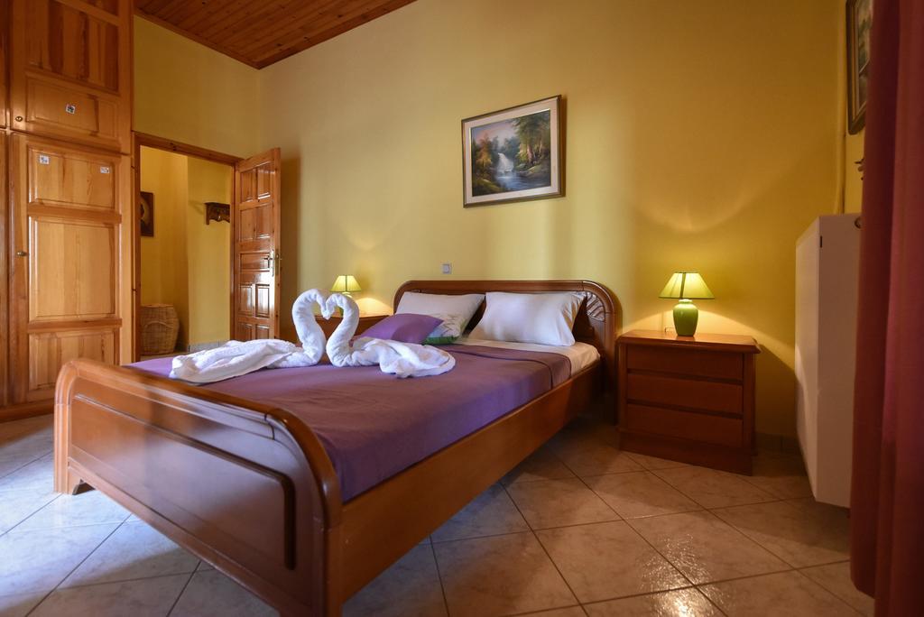 Villa Onar A Stone House With Amazing View Stoúpa Exterior photo