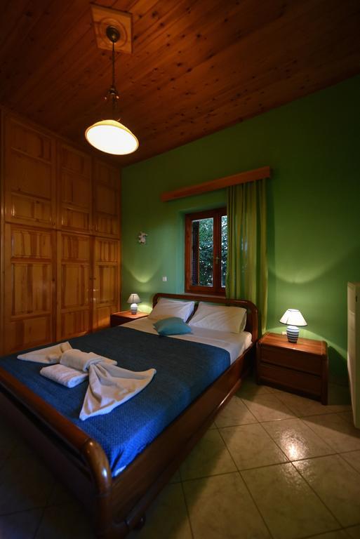 Villa Onar A Stone House With Amazing View Stoúpa Exterior photo