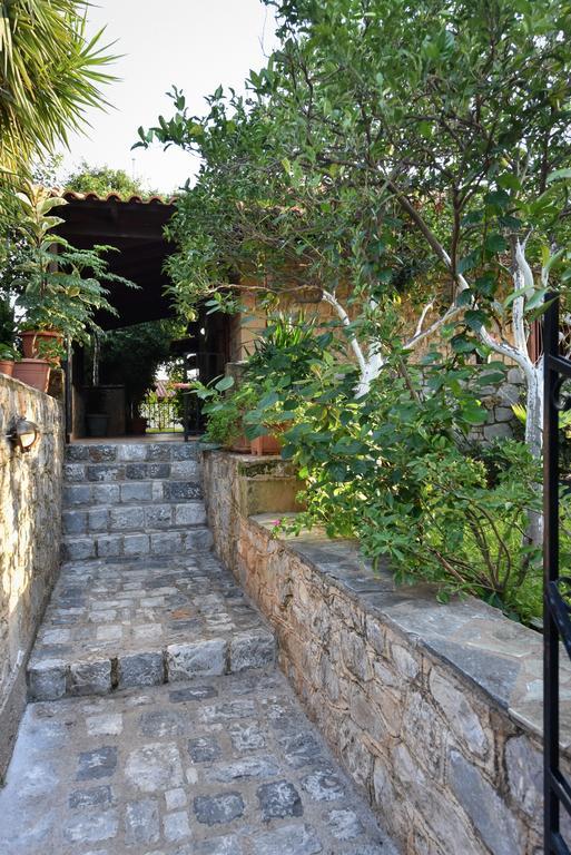 Villa Onar A Stone House With Amazing View Stoúpa Exterior photo
