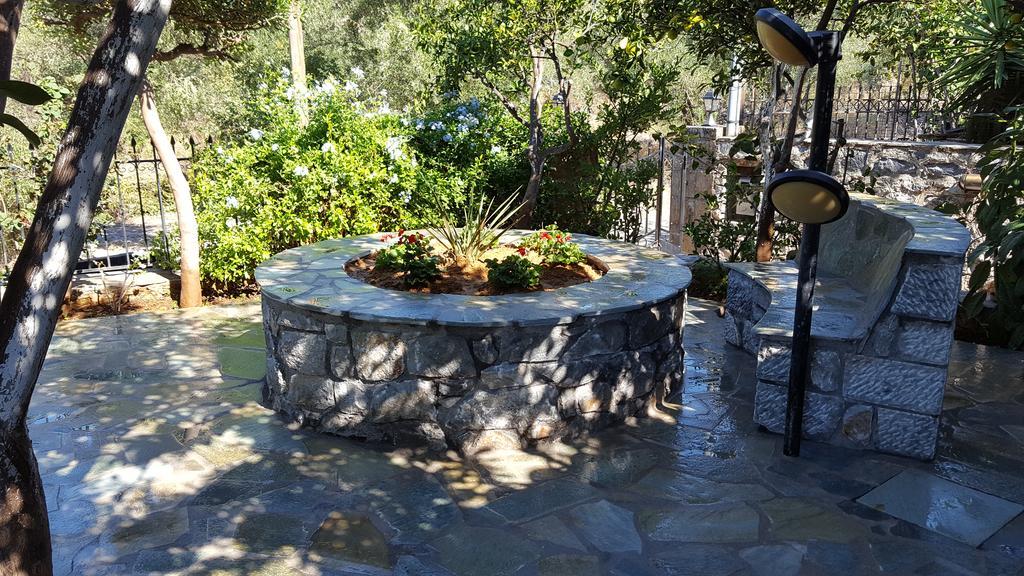 Villa Onar A Stone House With Amazing View Stoúpa Exterior photo